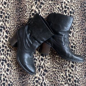 Frye women's  black leather ankle boots size 7M